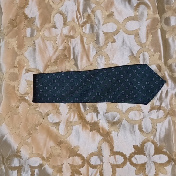 Adolfo Blue 100% Silk w/Small flowers Men’s Tie - Picture 1 of 5